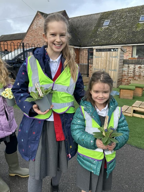 424977366_424669390080370_6599917244344337607_n